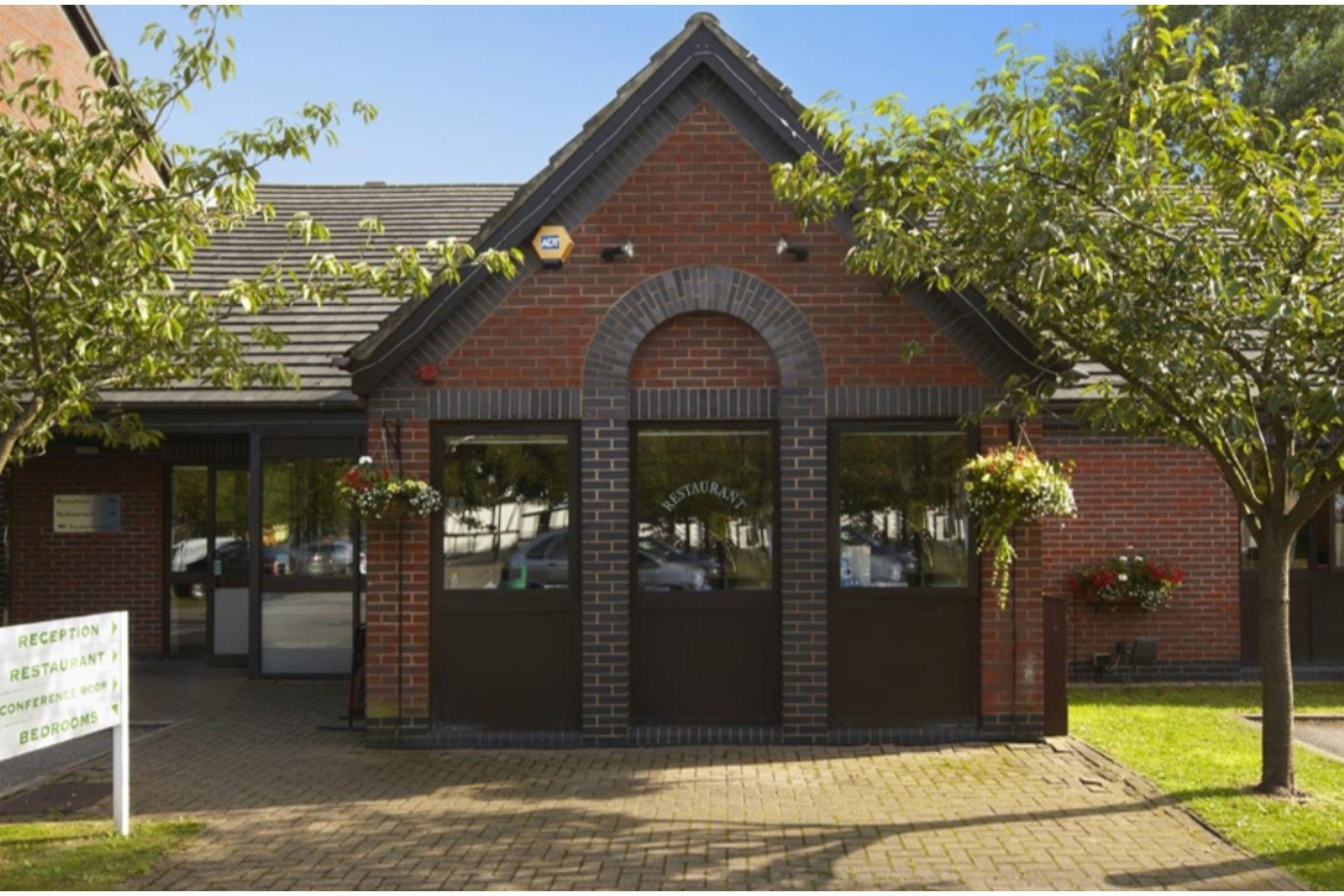 Campanile Milton Keynes - Fenny Stratford Hotel Exterior foto