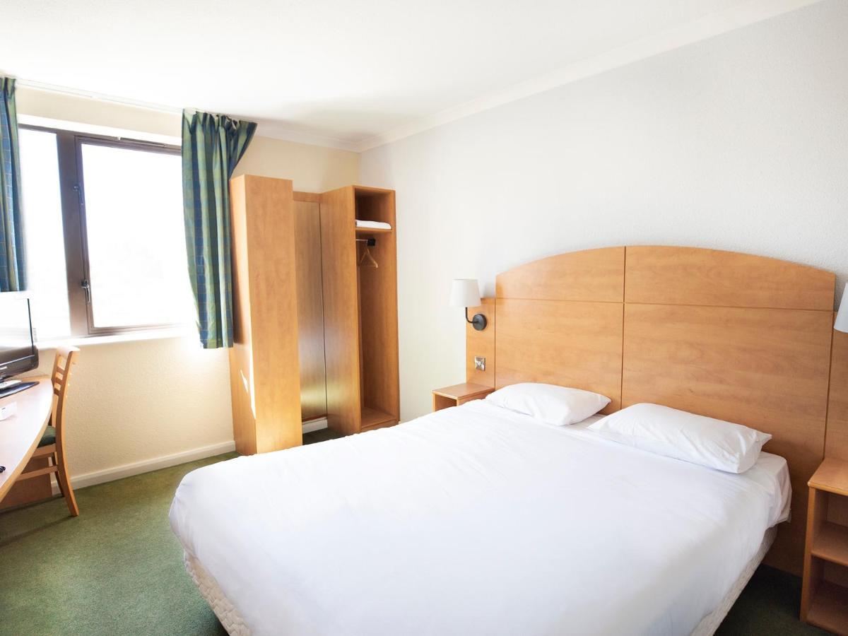 Campanile Milton Keynes - Fenny Stratford Hotel Exterior foto