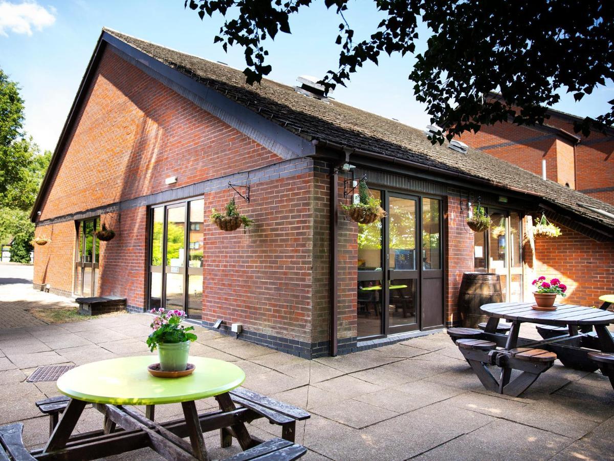 Campanile Milton Keynes - Fenny Stratford Hotel Exterior foto